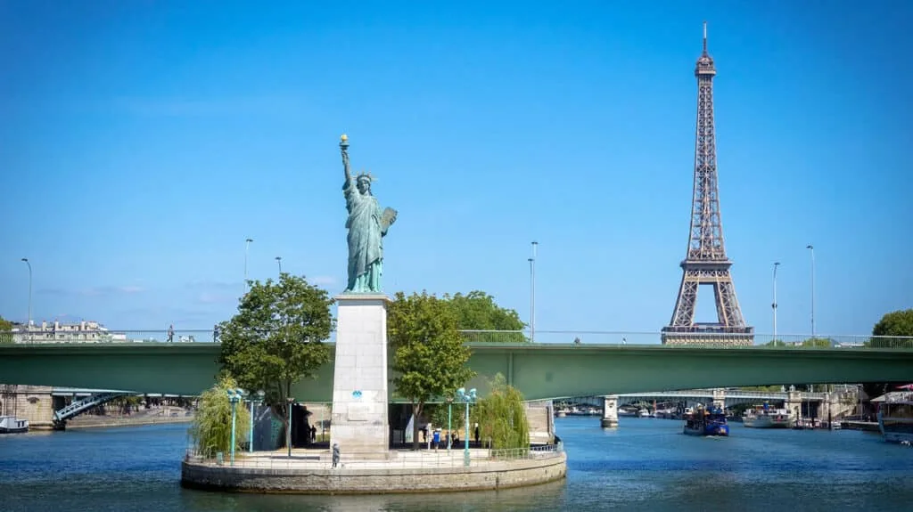 Photograph of the Liberty replica on the Île aux Cygnes in Paris, the Eiffel Tower behind